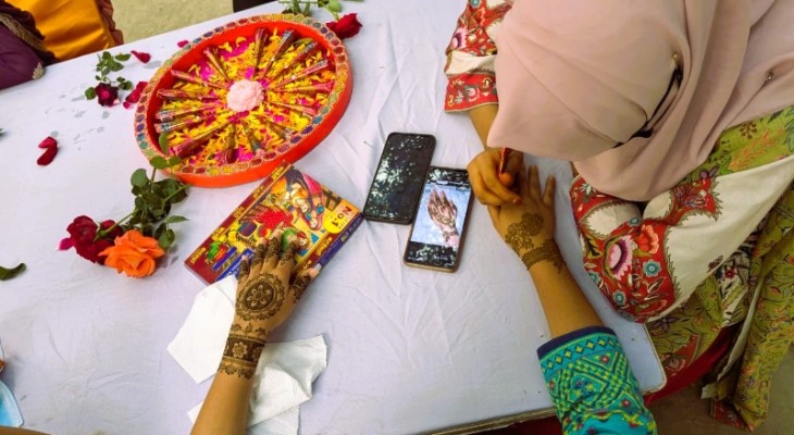 ঈদকে সামনে রেখে বাকৃবিতে মেহেদী উৎসব ‘বাউ হেনা ফেস্ট ২০২৬